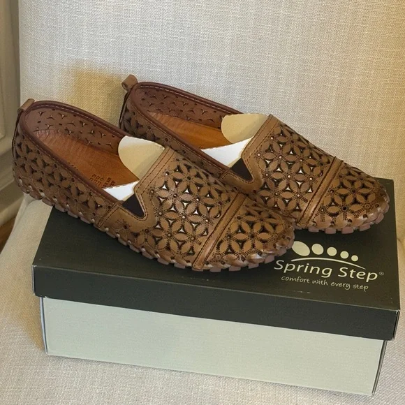 NIB...Spring Step FlowerFlow Flats Light Brown Size 38 EU....Size 7.5-8 US - Picture 2 of 4